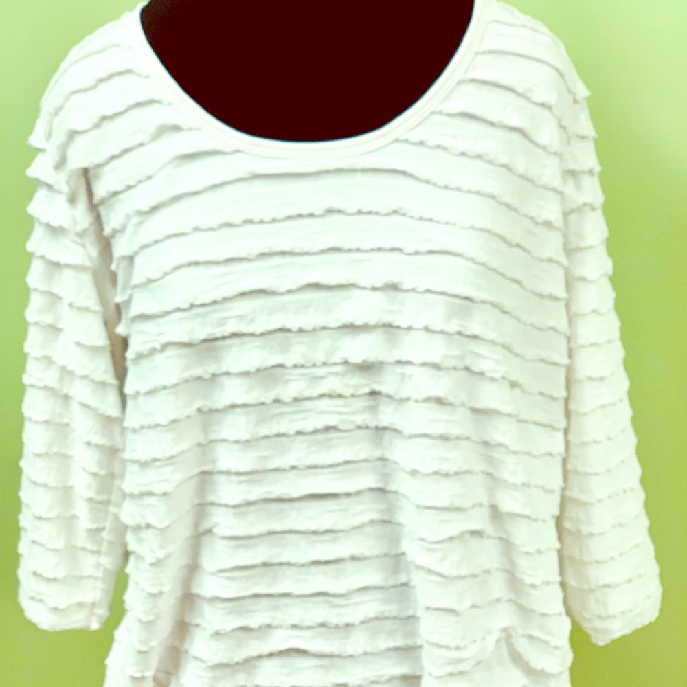 🆕 VINTAGE RUFFLED WHITE TOP